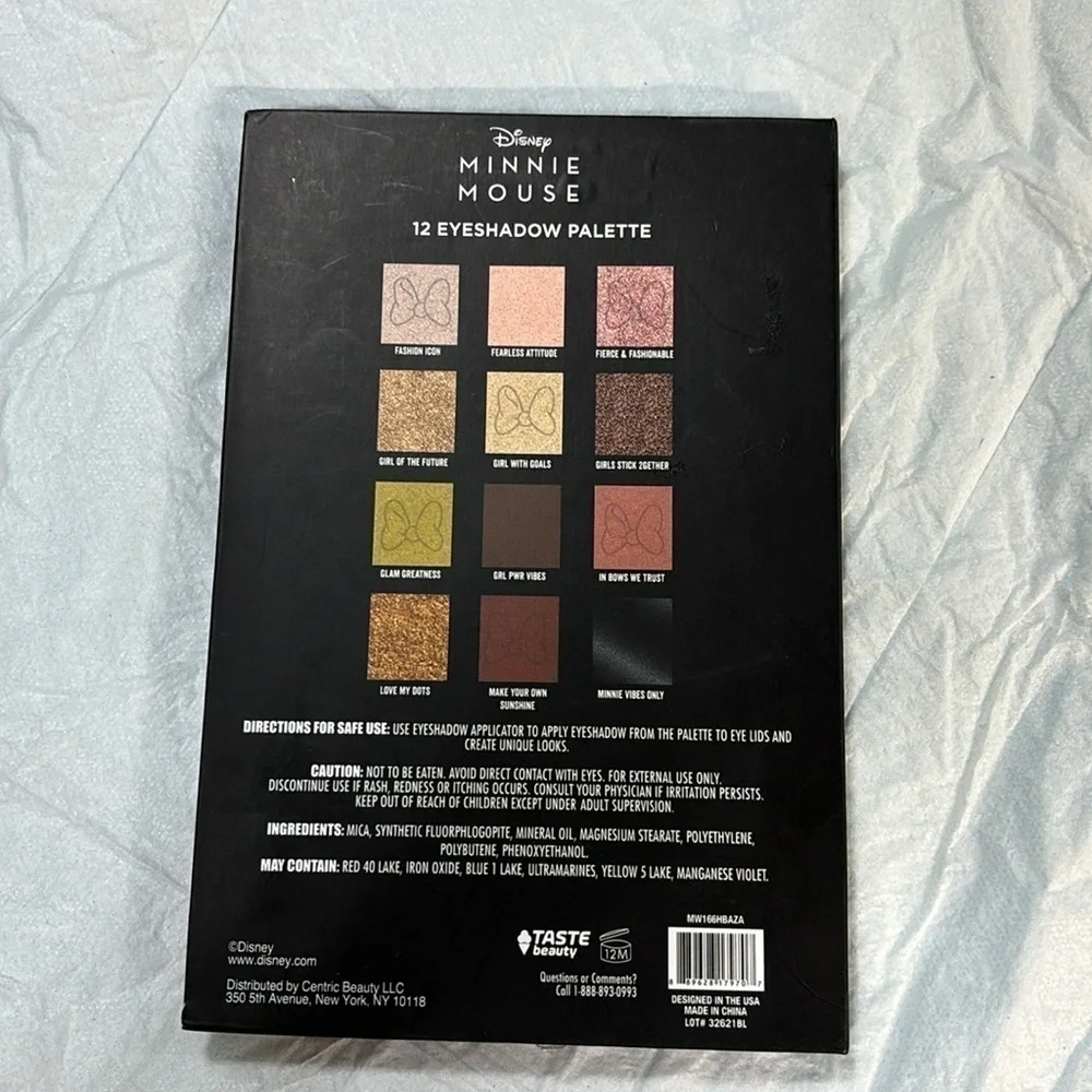 Disney Minnie Mouse 12  eyeshadow Palette with built in mirror